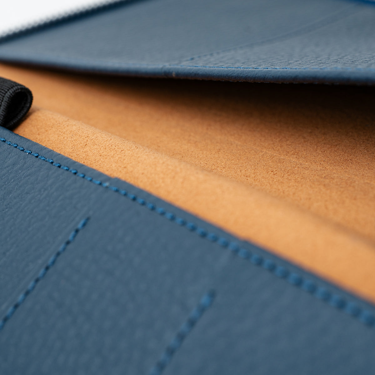Lifestyle Travel Wallet - Dark Blue/Camel
